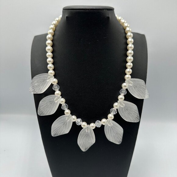 3/$30 Vintage Joans Collectibles Necklace Faux Pearl Frosted Leaf Pendants - Picture 3 of 12